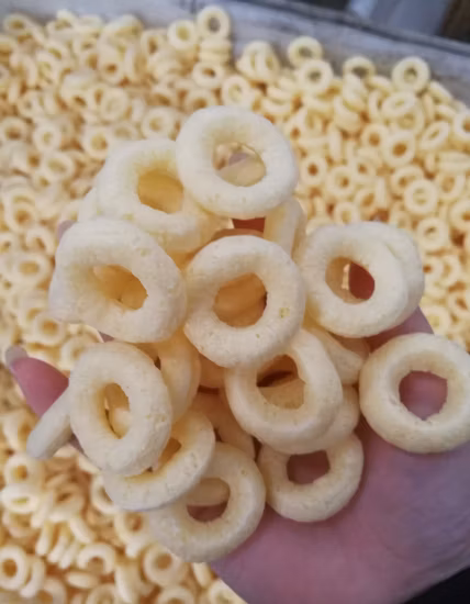 Extrusora de doble tornillo/Línea de procesamiento de bocadillos triangulares fritos